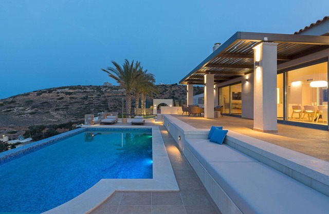 Artisan's House - Five Bedroom Villa, Sleeps 10