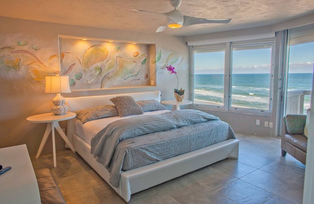 Artist owned 7th floor paradise! DIRECT Oceanfront! Meet an Octopus! 🐙