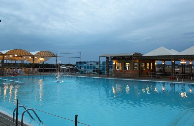 Arxhontiko Chris & Eve