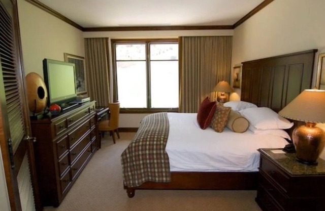Aspen Ritz Carlton - Charming 3-bedroom resort with WiFi, fitness room