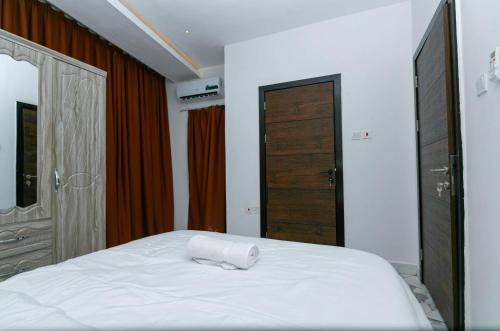 Aster Luxury Apt close to Airport & Mall with Rooftop pool & gym