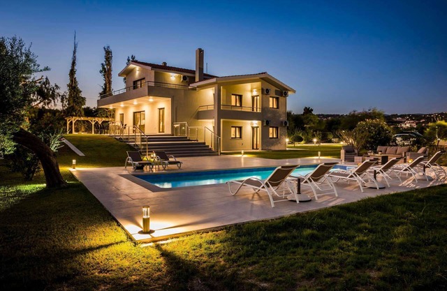 Astoria - Five Bedroom Villa, Sleeps 10