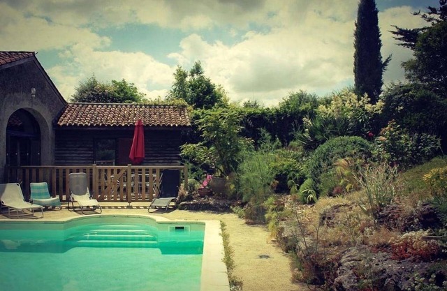 At the heart of a vineyard of Layon, gite awarded 3 epis, with a pool