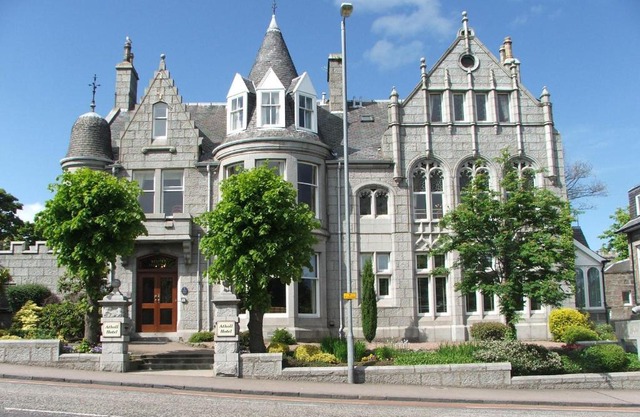 Atholl Hotel
