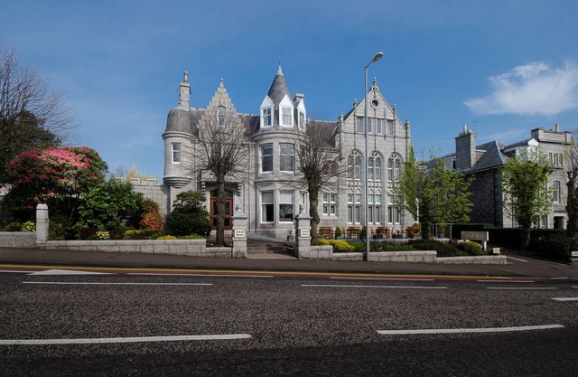Atholl Hotel
