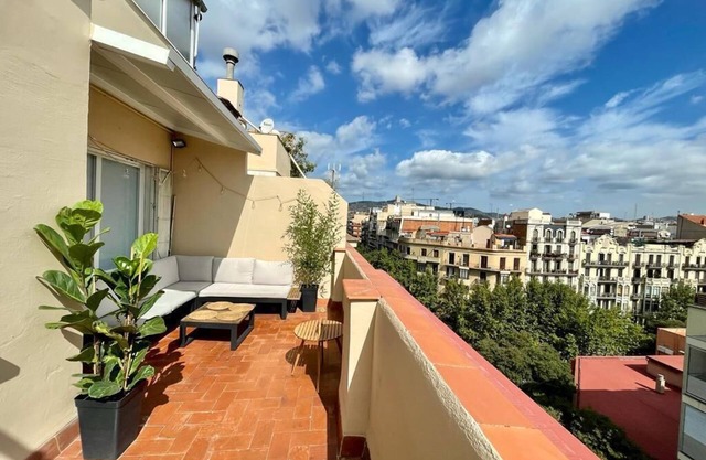 Atico 2B in Eixample. Top locations - views Sagrada Familia, Tibidabo, Montjuic