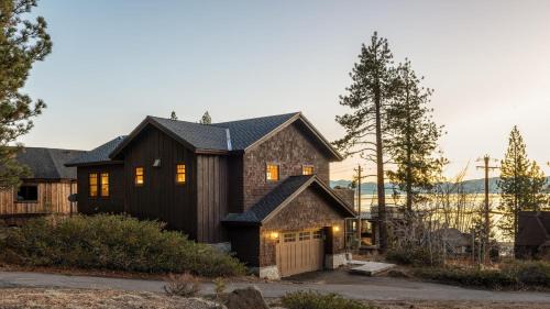 Atkinson by AvantStay Lake Front Home w Stunning Views in Tahoe Vista
