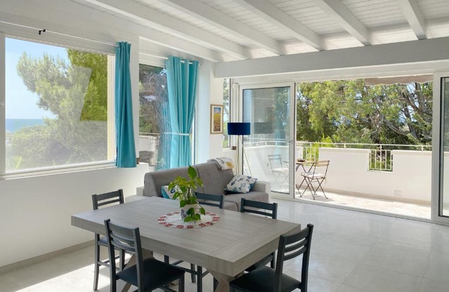 Attico vista mare in villa antica