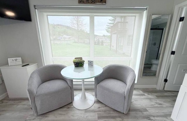 Attitash: 2 Condos in lovely Bartlett with AC, WiFi, fitness room