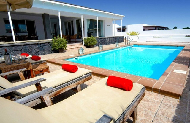 Attractive Lanzarote Villa | Short Walk to Resort Centre | Villa Puerto Calero.
