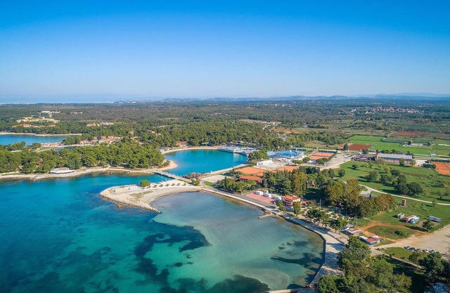 Attractive vacation home with pool in the green north of Istria.