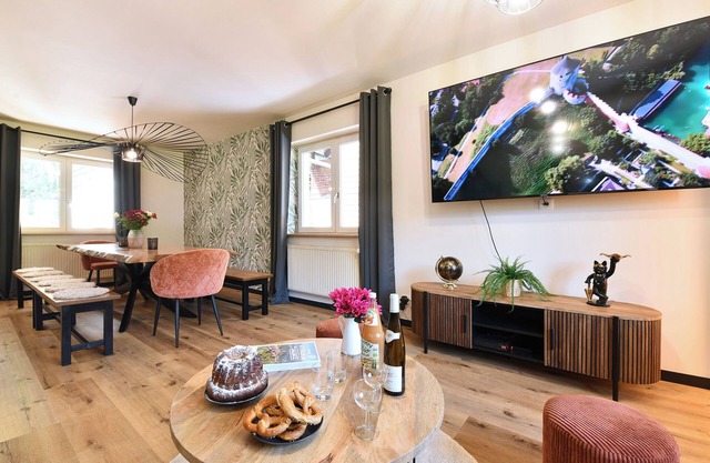 Au Paradis des 4 Saisons : Modern house with terrace. Pets allowed