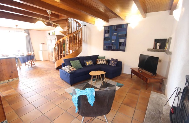 Au Pied des Monts D'arrée, Magnifique Gîte Calme et Spacieux Pour 4 Personnes!