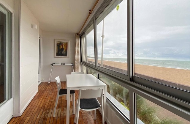 Au Premier Regard sur la Plage