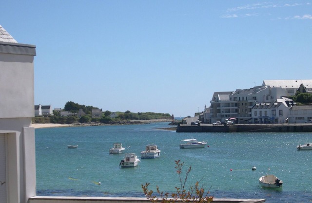 Audierne. plouhinec apartment overlooking the port of Audierne sea view