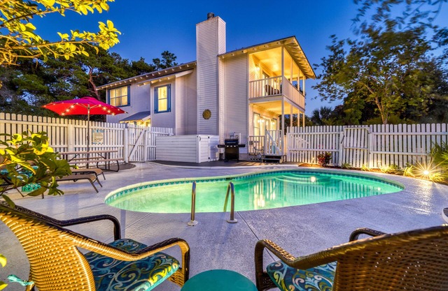 Aug-Oct Reduced!*Private Pool*Firepit*Beach Svc!
