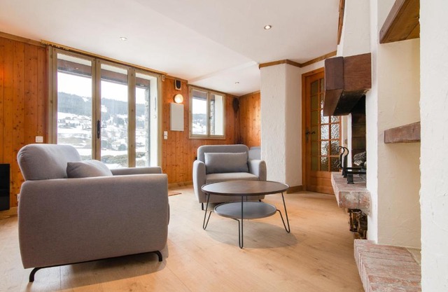 Authentic 2BR apartment 500m from city center