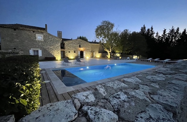 Authentic renovated Mas provençal in L'Isle sur la Sorgue12 pers 5 bdrm 4 bath/shower room