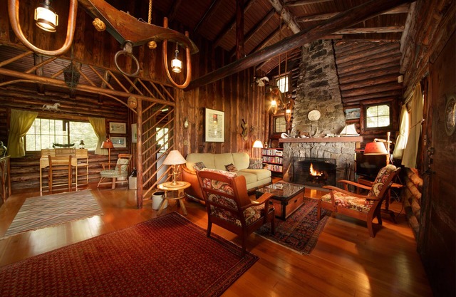 Authentic Log Cabin on Damariscotta River W/Dock and Moorings