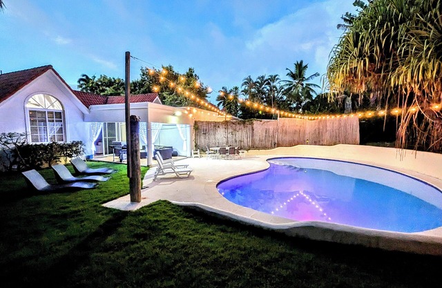 Authentic Tropical Villa w/XXL Pool in Casa Linda