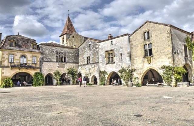 Authentique Maison sur la Place des Cornières