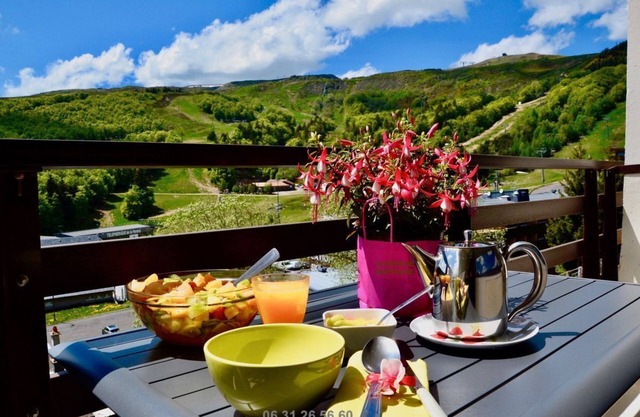 Auvergne bretagne Gite LE CARIBOU SUPER BESSE Lake swimming pool beach hiking