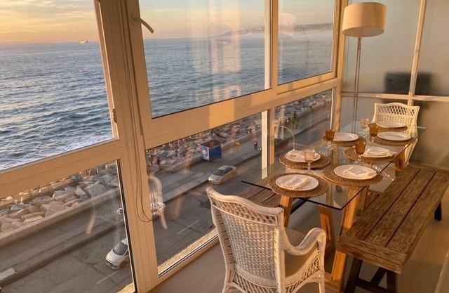 Avenida Perú facing the sea, remodeled with parking, for 8 people.n