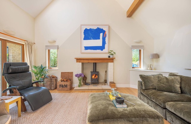 Award Winning Cotswolds Eco House. Wheelchair & Pet Friendly.