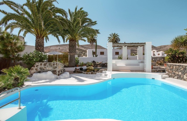 Award-Winning Holiday Home "Casita Carmelo" with Mountain Views and Pool