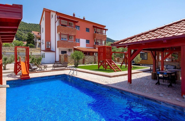 Awesome apartment in Banjol with WiFi