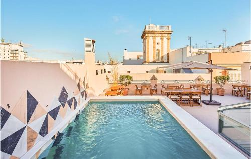 Awesome Apartment In Cádiz With Kitchen