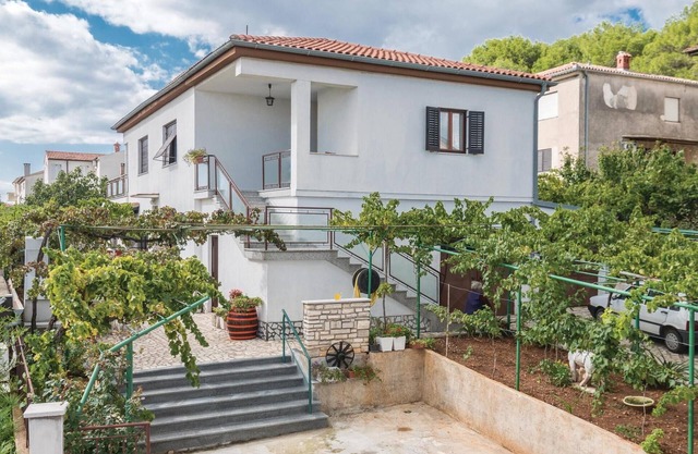 Awesome apartment in Pula with WiFi