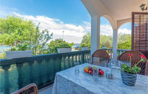 Awesome Apartment In Raslina