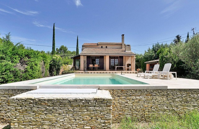 Awesome home in Saint-Pierre-de-Vassol