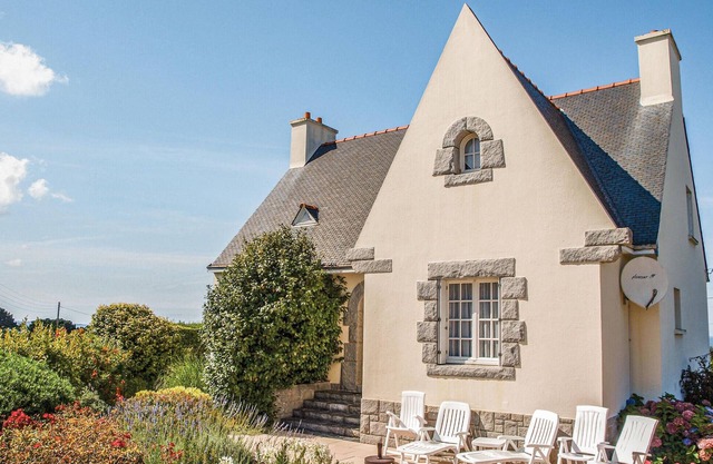 Awesome home in Trévou Treguignec