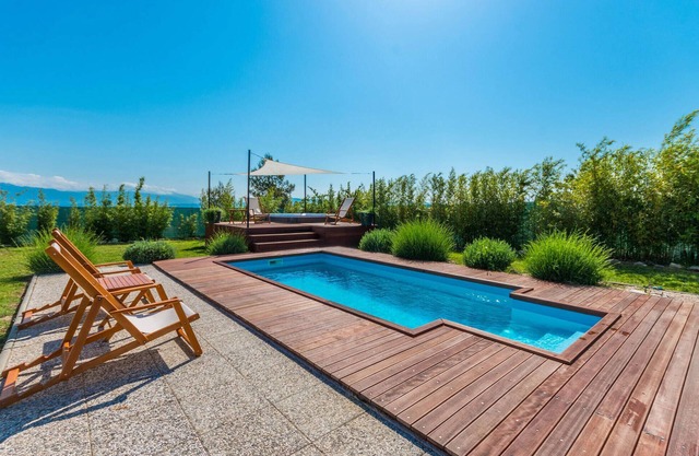 Awesome home in Benkovac with jacuzzi