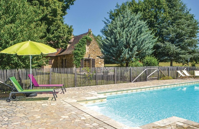 Awesome home in Campsegret