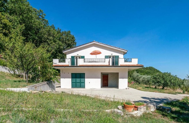 Awesome Home In Farindola With Kitchen