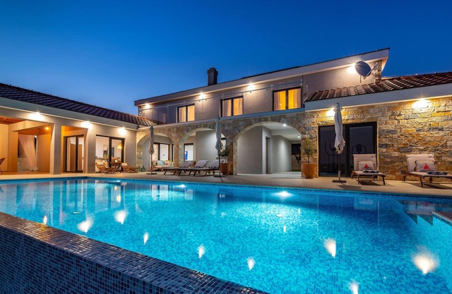 Awesome home in Kakma with sauna