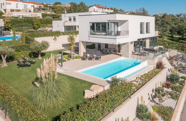 Awesome home in Kastelir with sauna