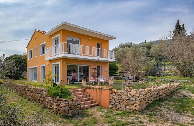 Awesome home in Peymeinade with WiFi