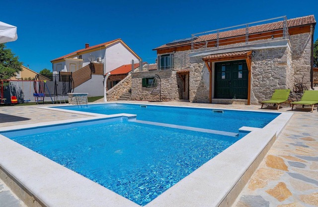 Awesome home in Polaca