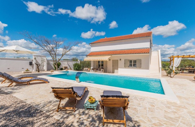 Awesome home in Polaca with kitchen