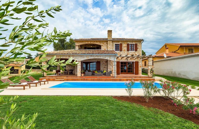 Awesome home in Porec