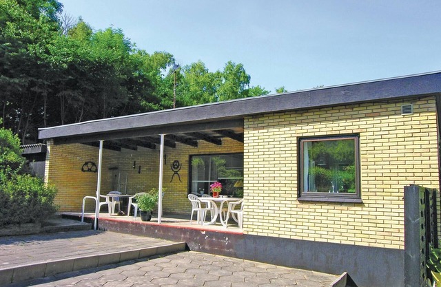 Awesome home in Rønne with WiFi