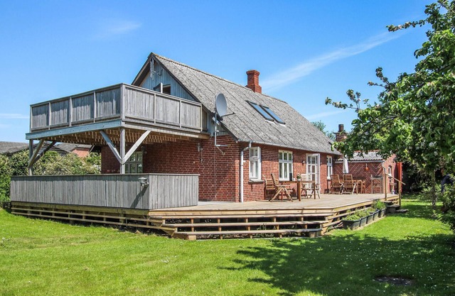Awesome home in Samsø with WiFi