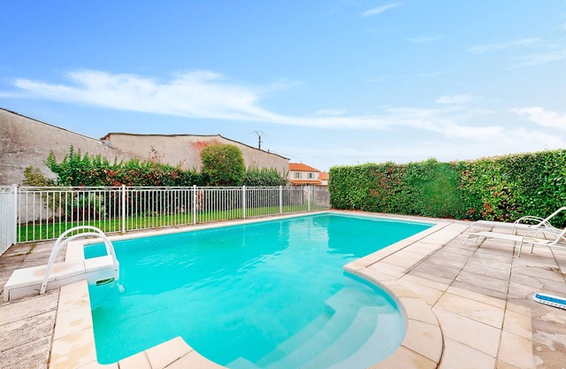 Awesome home in SAUSSIGNAC with WiFi