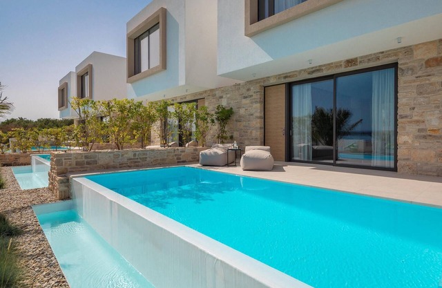 Awesome home in Tkon-Ugrinic