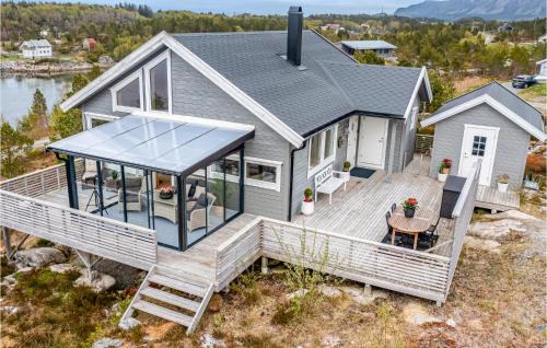 Awesome Home In Tustna With Wifi