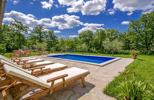 Awesome home in Visnjan